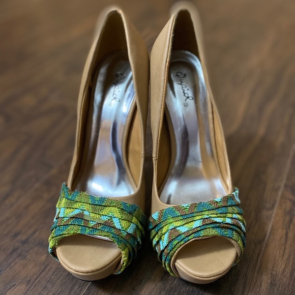 Peep Toe Heels - Picture 3 of 4